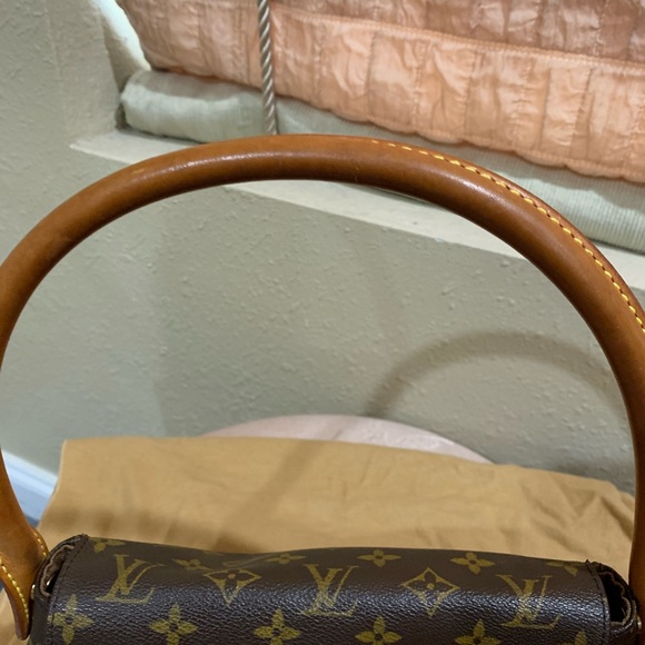 100% Authentic Louis Vuitton handbag - Picture 2 of 9